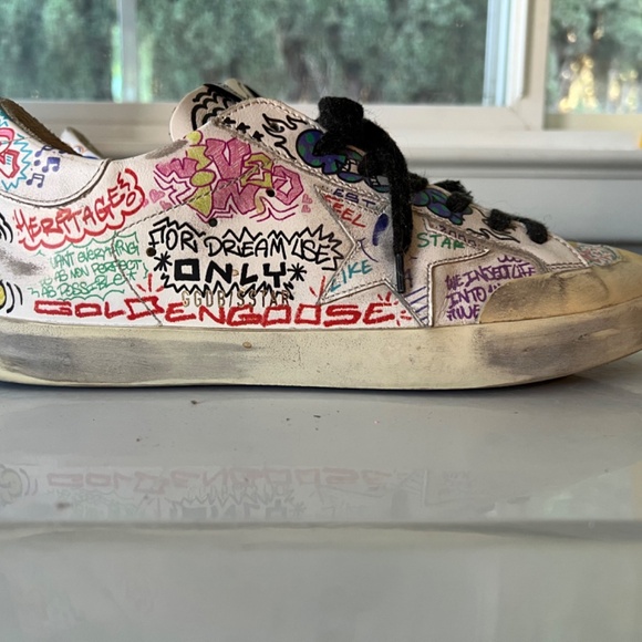 GOLDEN GOOSE Authentic Graffiti-Print Low-Top Sneakers  - In excellent condition - Picture 3 of 9